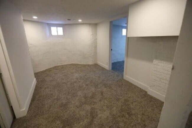 Building Photo - 1220 Wealthy St SE