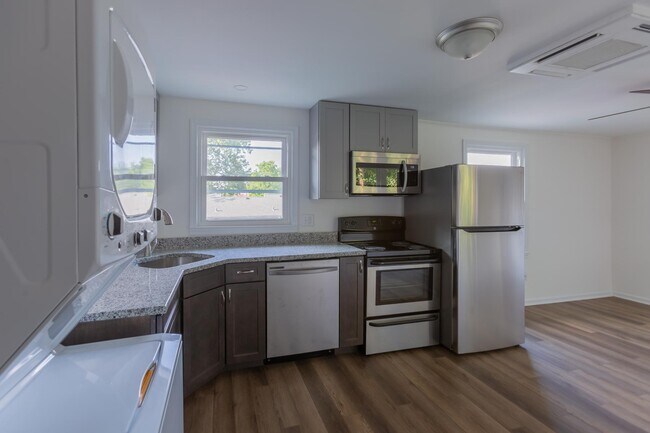 Building Photo - 201 Holly Dr