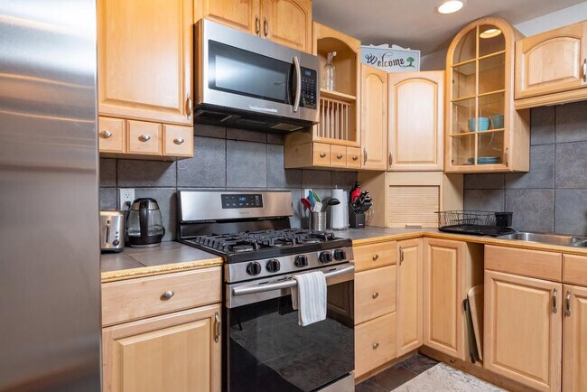 Building Photo - 152 Central Ave