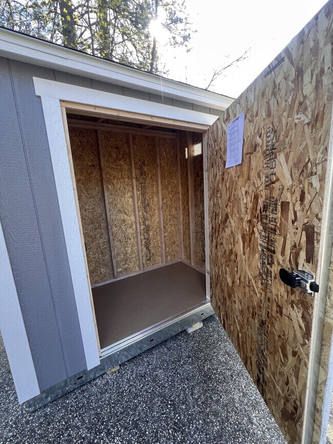 Building Photo - 612 Chief Kelly Dr