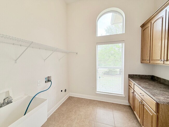 Building Photo - Custom-Built 3-Bedroom Home