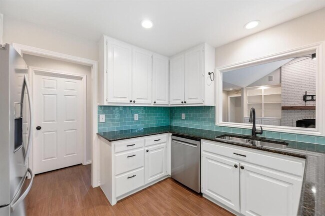 Building Photo - 205 Tellus St