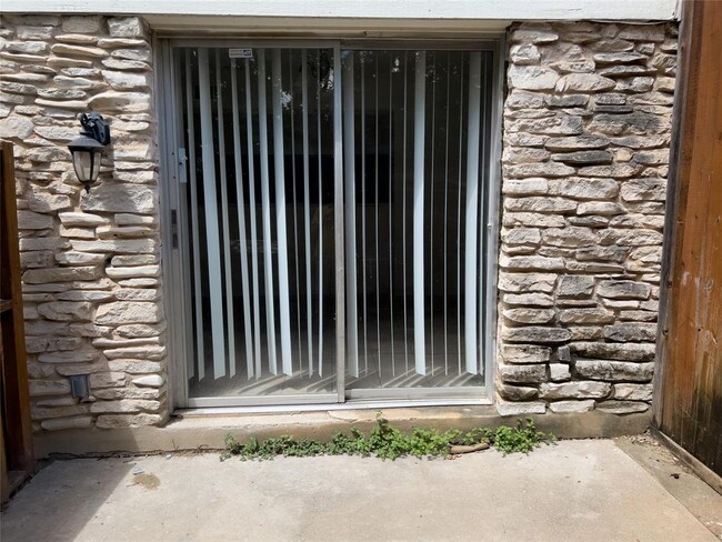 Building Photo - 7206 Creekside Dr