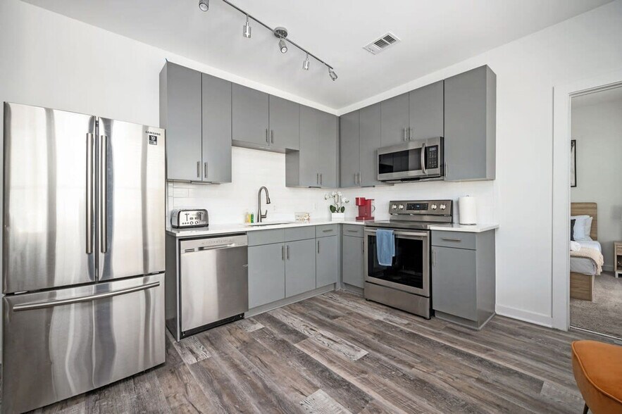 Building Photo - 542 Boulevard NE