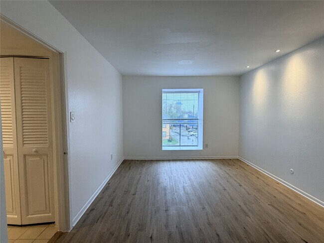 Building Photo - 8523 Hearth Dr