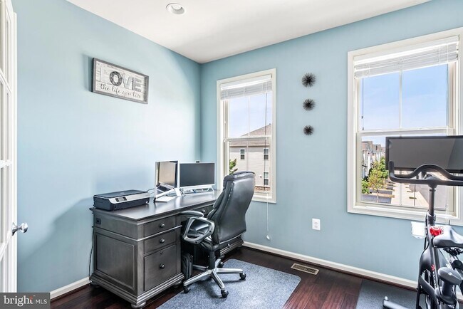 Building Photo - 23638 Sailfish Square