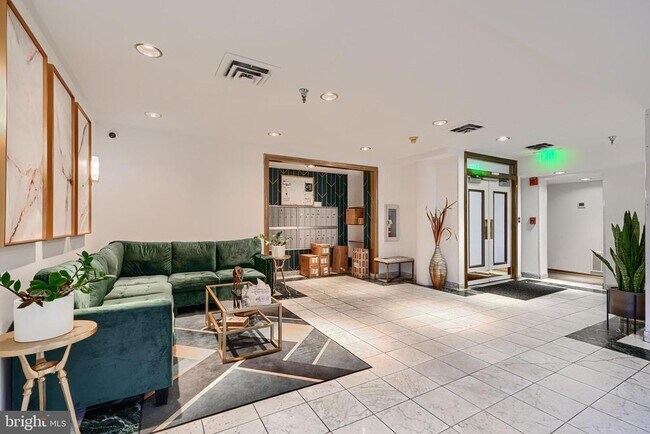 Building Photo - 123 W Barre St