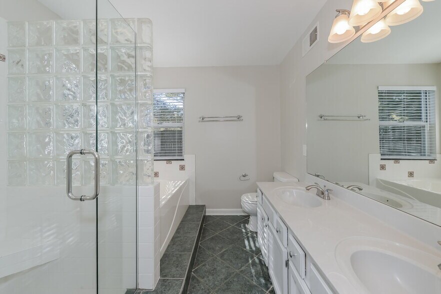 Building Photo - 102 Summerwood Ct