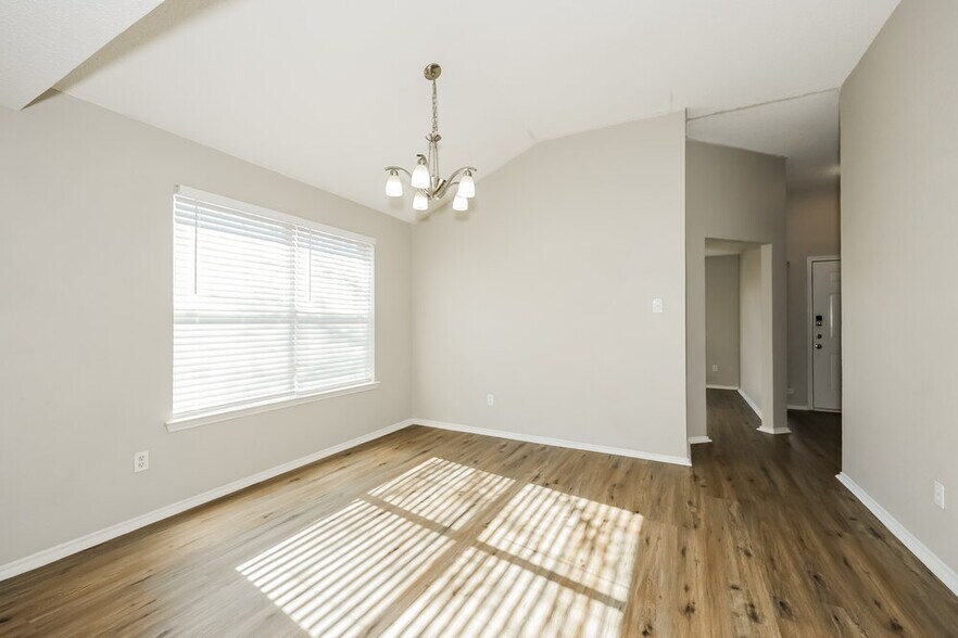 Building Photo - 2213 Whispering Wind St