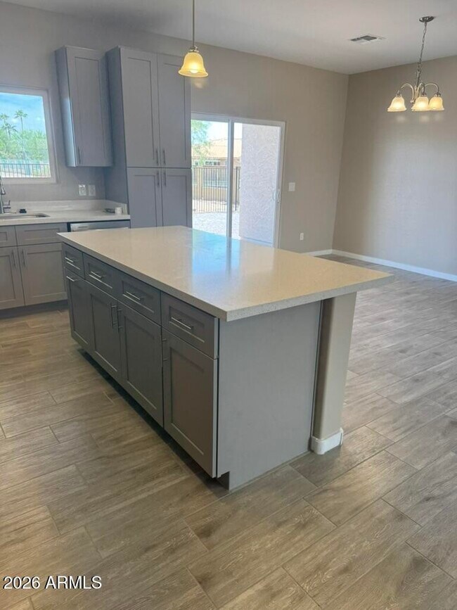 Building Photo - 15235 S Country Club Dr