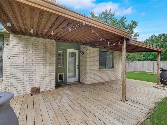 Building Photo - 10906 Meadgreen Ct