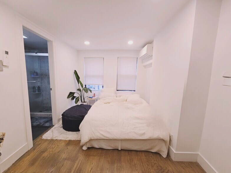 Building Photo - 61 Joy St