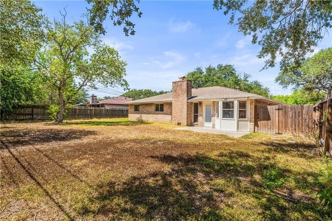 Building Photo - 4 Bedroom