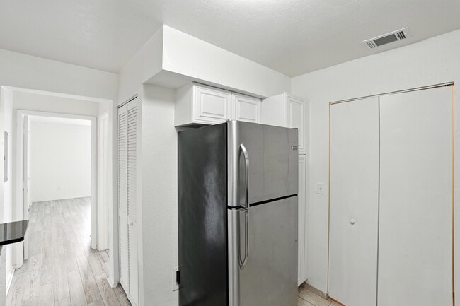 Building Photo - 8255 Ibis Club Dr