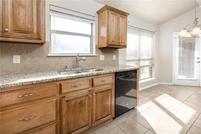 Building Photo - 17024 Woodvine Dr