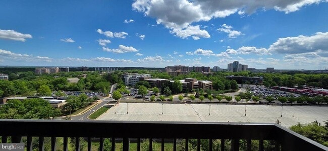 Building Photo - 3709 S George Mason Dr