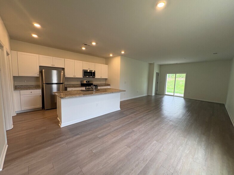 Building Photo - 168 Carolina Lakes Blvd