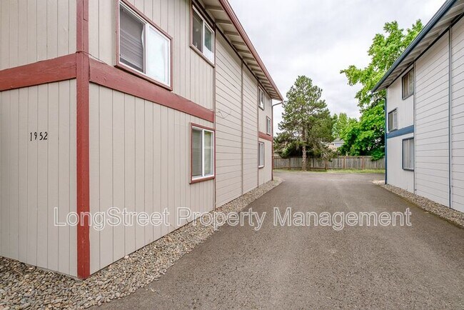 Building Photo - 1950 NW Hayes Ave