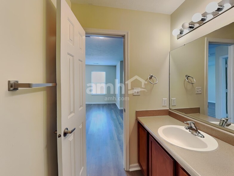 Building Photo - 7674 Pipestone Dr