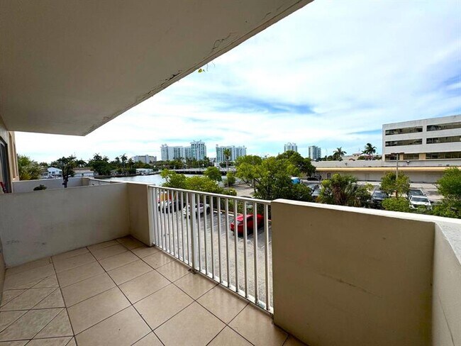Building Photo - 1455 N Treasure Dr