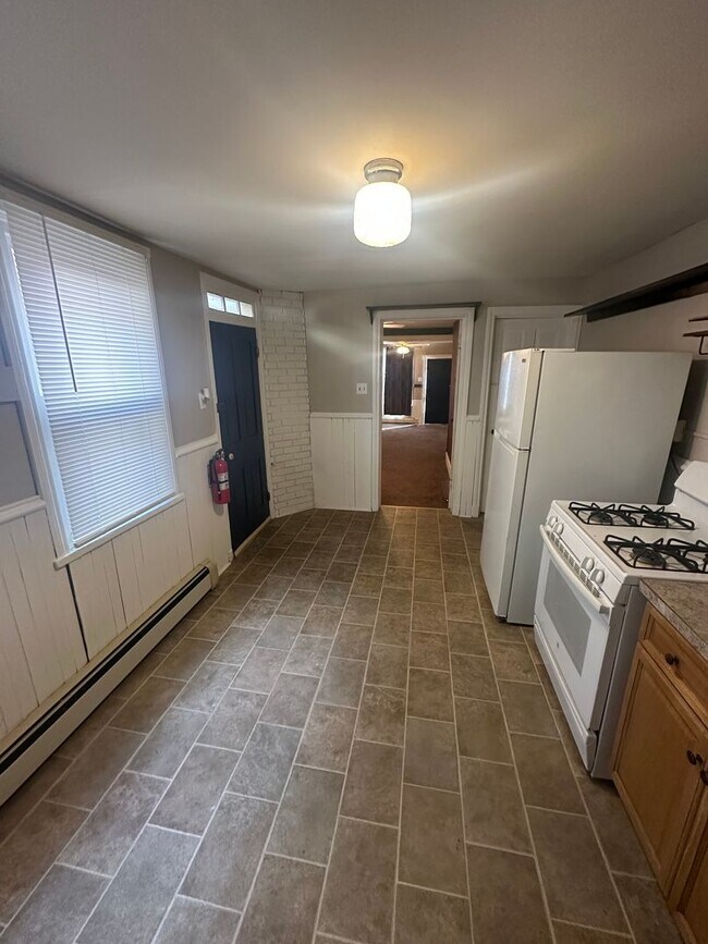 Building Photo - 451 Cherry St