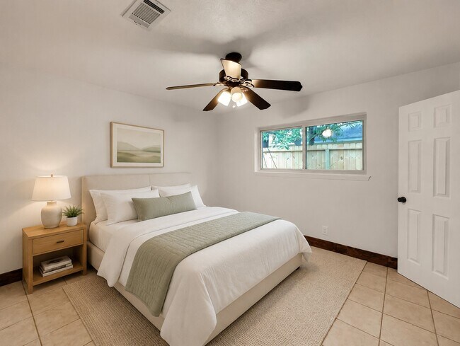 Building Photo - 25419 Elm Creek Dr