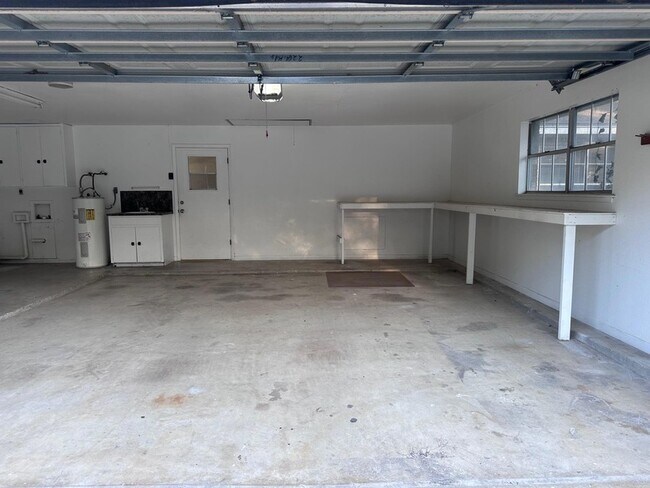 Building Photo - 124 Plum St
