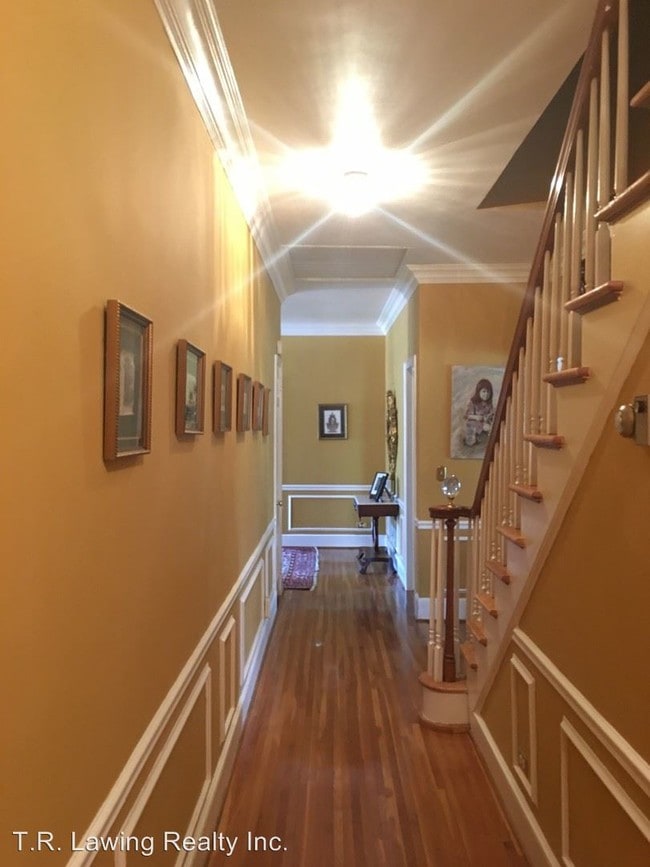 Building Photo - 1205 Fairfield Dr