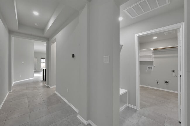 Building Photo - 307 Highland Bayou Dr