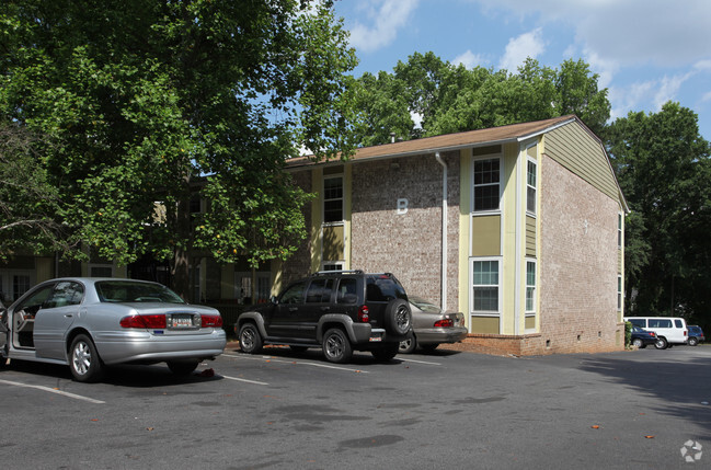 Building Photo - Carriage Court Apartments