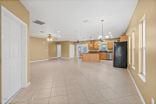 Building Photo - 156 Wilson Ave