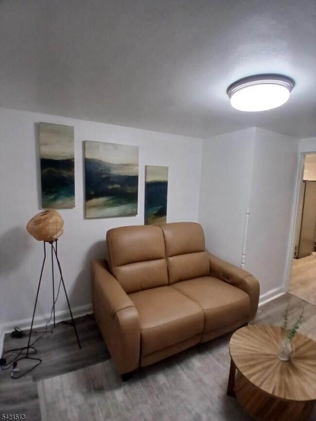 Building Photo - 17 Thomas St