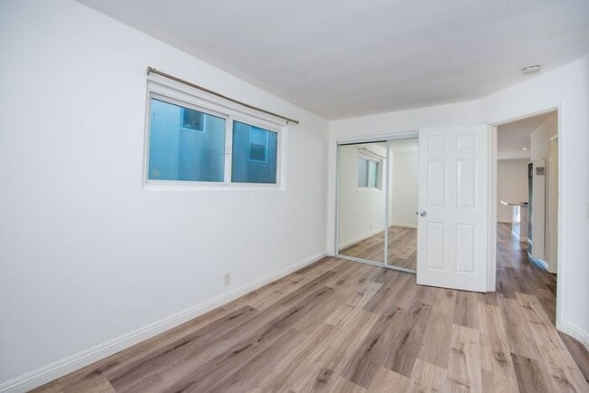 Building Photo - Charming Coastal Retreat - Newly Remodeled!