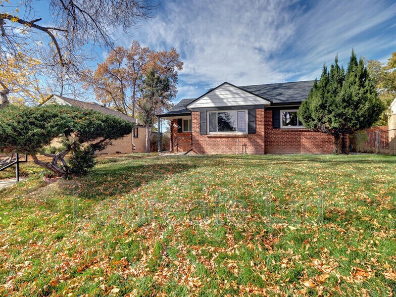 Building Photo - 3033 Leyden St