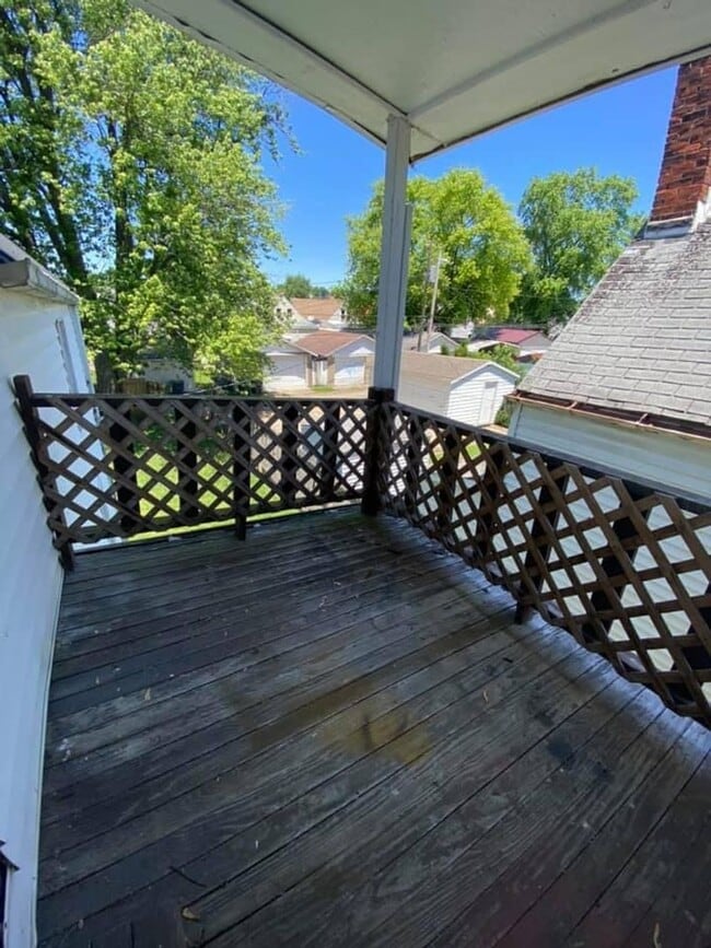 Building Photo - 2225 W Iowa St