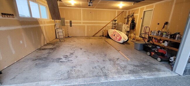 Building Photo - Lake Retreat Waterfront Living | Spacious Home with Views + Utilities Included