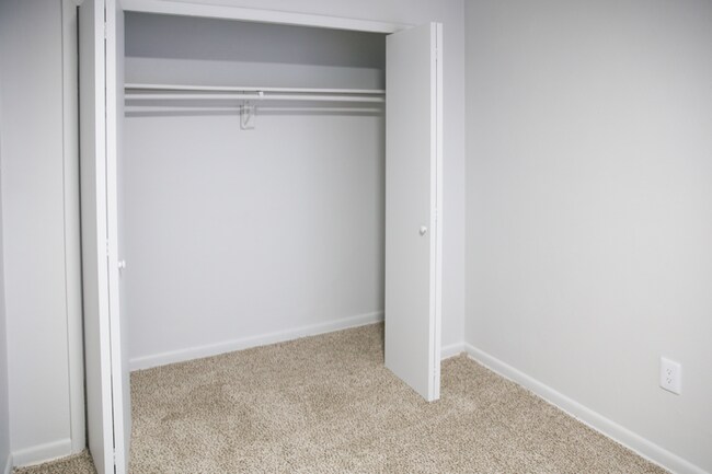 Building Photo - 512 Featherstone Ct