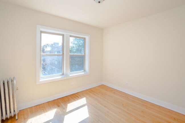 Building Photo - 4248 N Lamon Ave