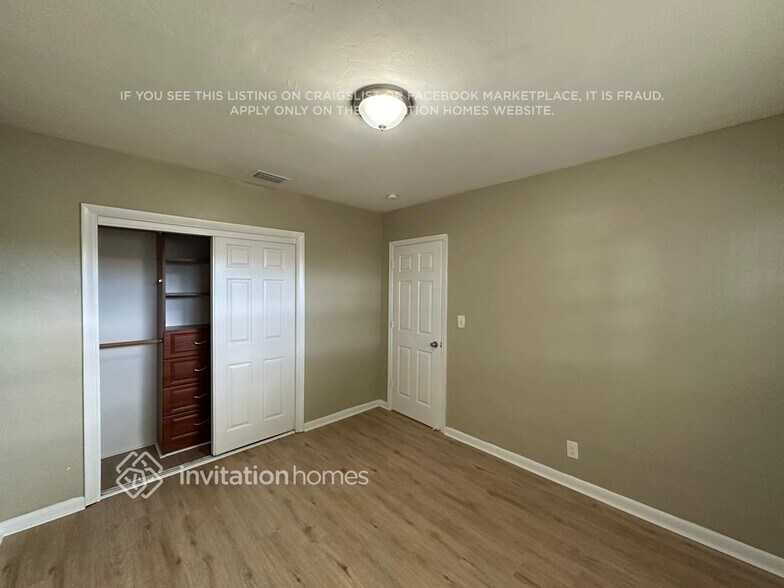 Building Photo - 5430 SW 21st St