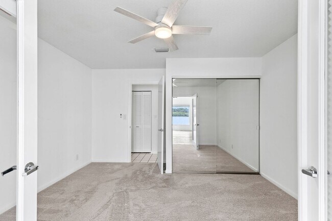 Building Photo - Riverfront Home in Ormond Beachside!
