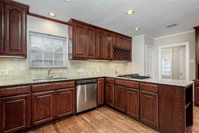 Building Photo - 6219 Penrose Ave