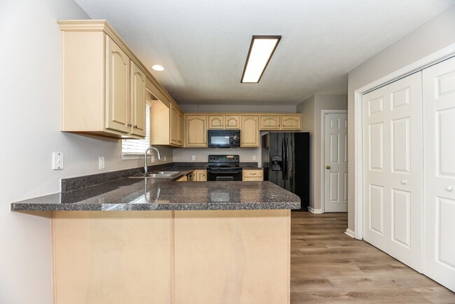 Building Photo - 5525 Craftwood Dr