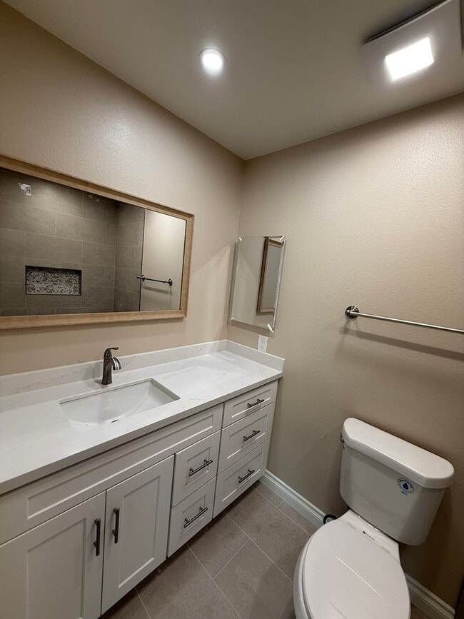 Building Photo - Updated Del Mar model home in Leisure Village
