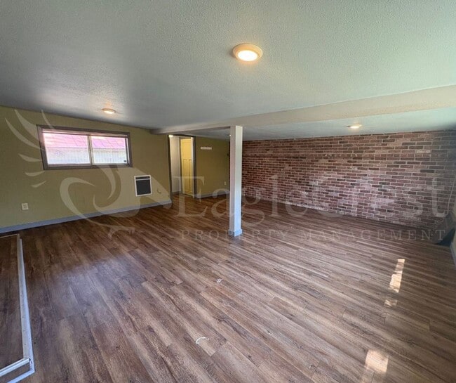 Building Photo - Two Bedroom House with Bonus Room Located ...