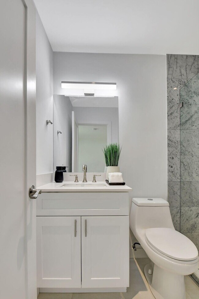 Building Photo - 2894 Florida Blvd