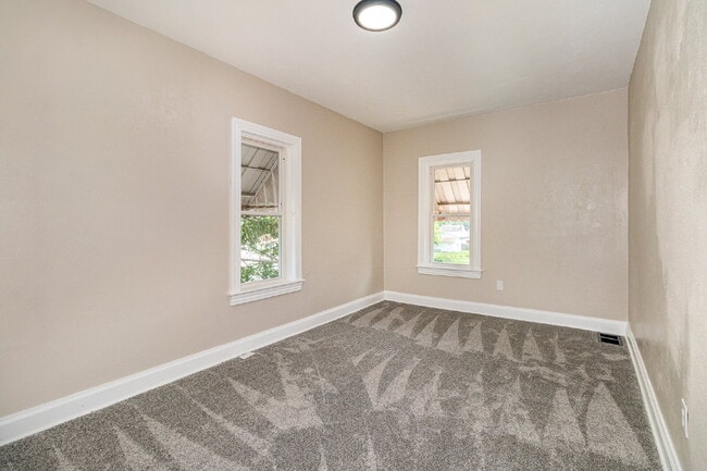 Building Photo - 303 Ridge Ave