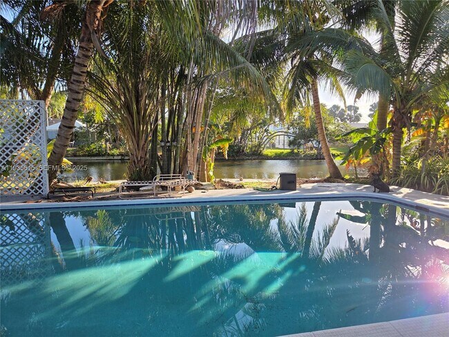 Building Photo - 301 SW 5th St