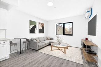 Building Photo - 2043 Webster Ave