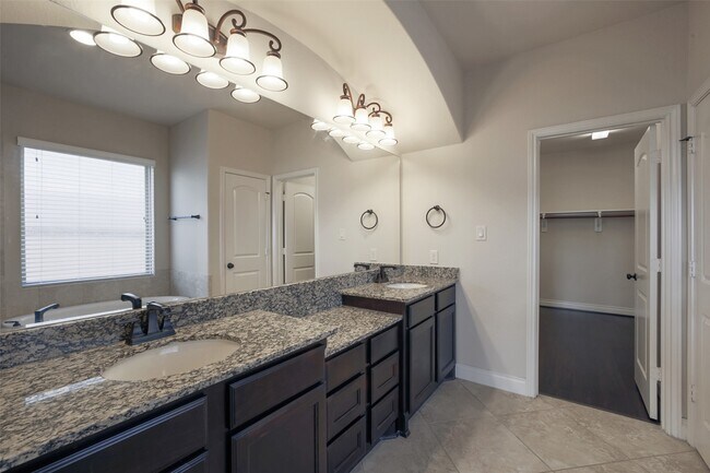 Building Photo - 2707 River Run Rd