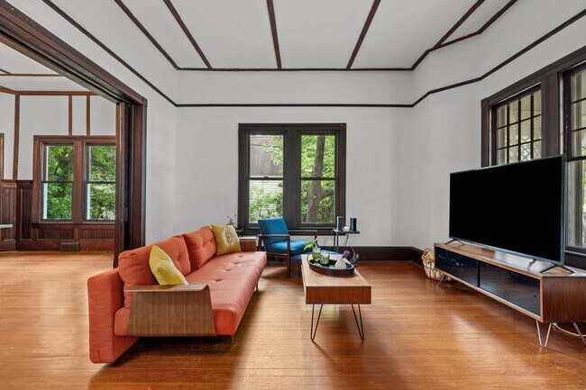 Building Photo - 802 N Poplar St